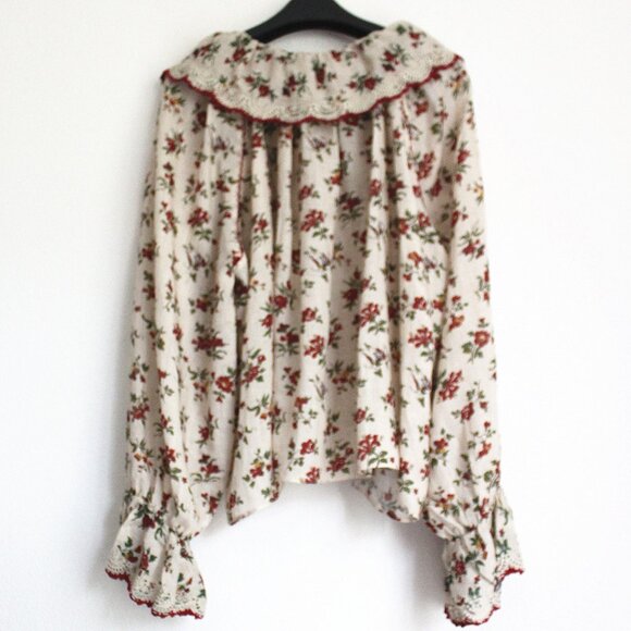 Doen Floral Blouse in Cream and Red - Picture 3 of 11
